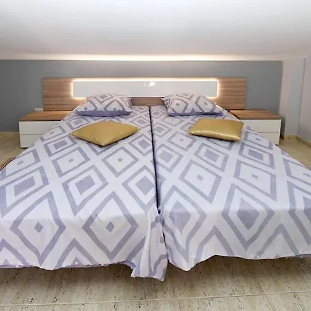 Villa 3 Bedrooms House In Costa Adeje 10 Mins From Beach